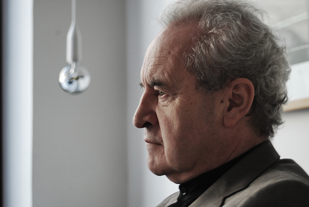 John Banville: «La mentira es una fuerza creadora»
