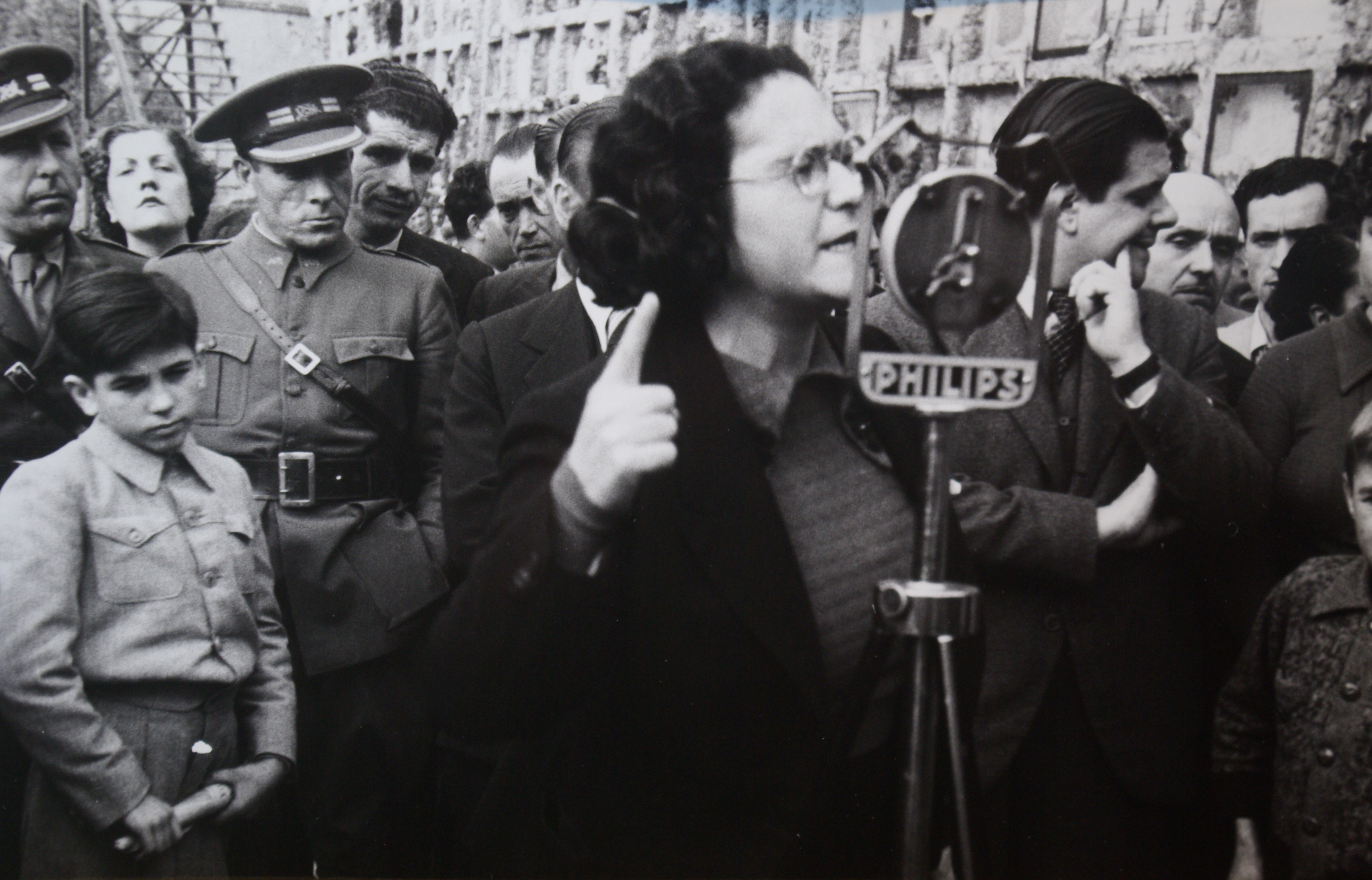 Federica Montseny: «Ahí va la mujer que habla»