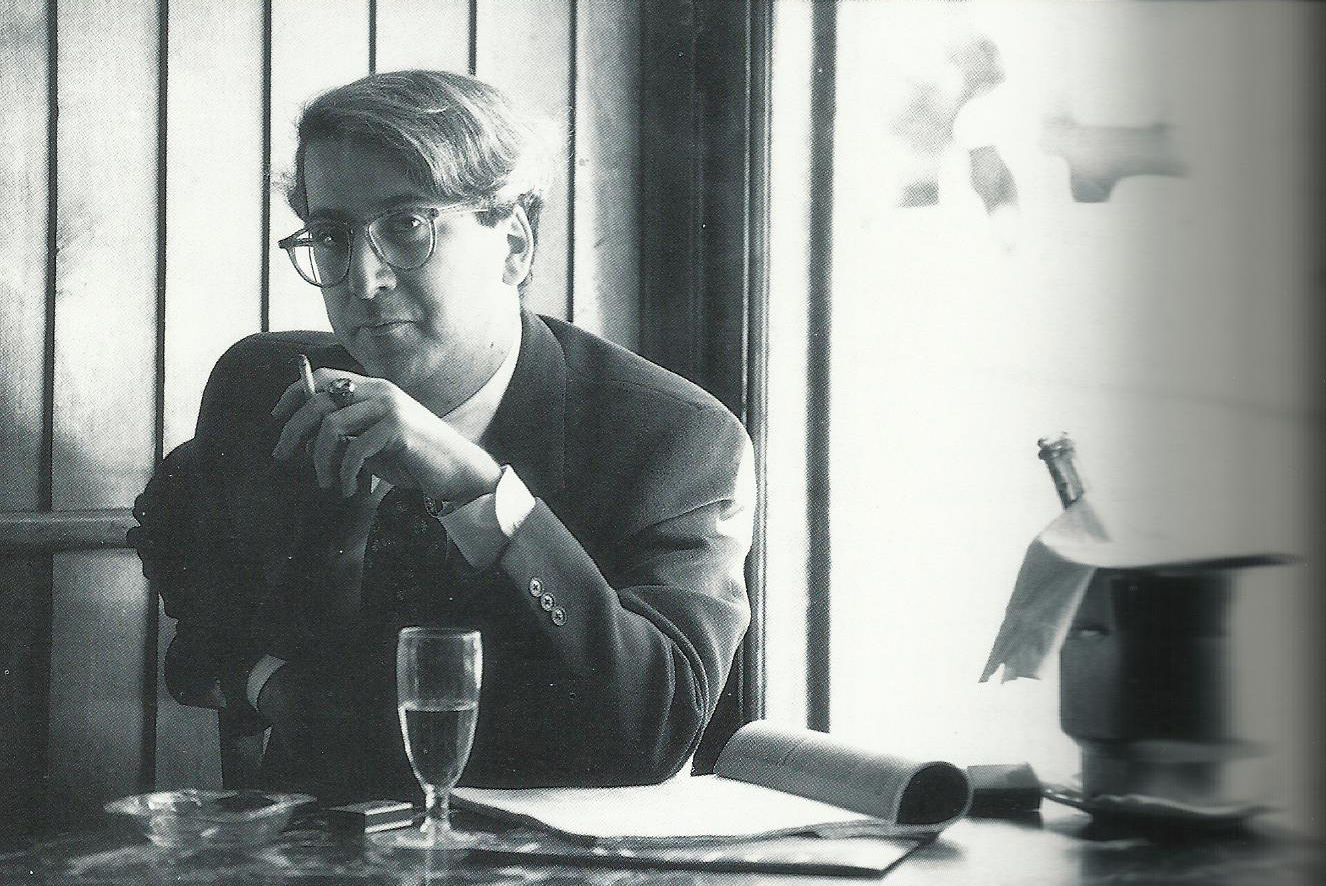 Luis Antonio de Villena:  “La vida es un fracaso con momentos fascinantes”