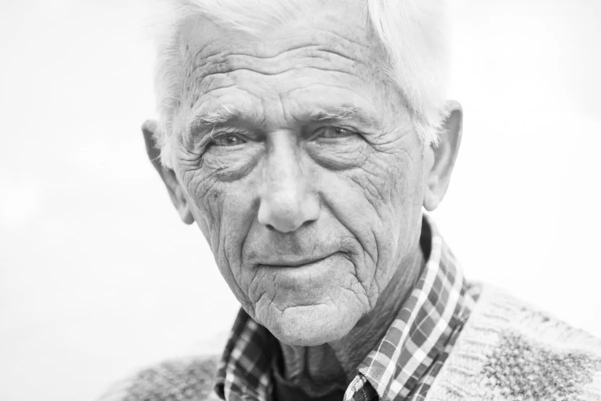 Theodor Kallifatides, meditaciones sobre cómo vivir el tiempo que nos queda