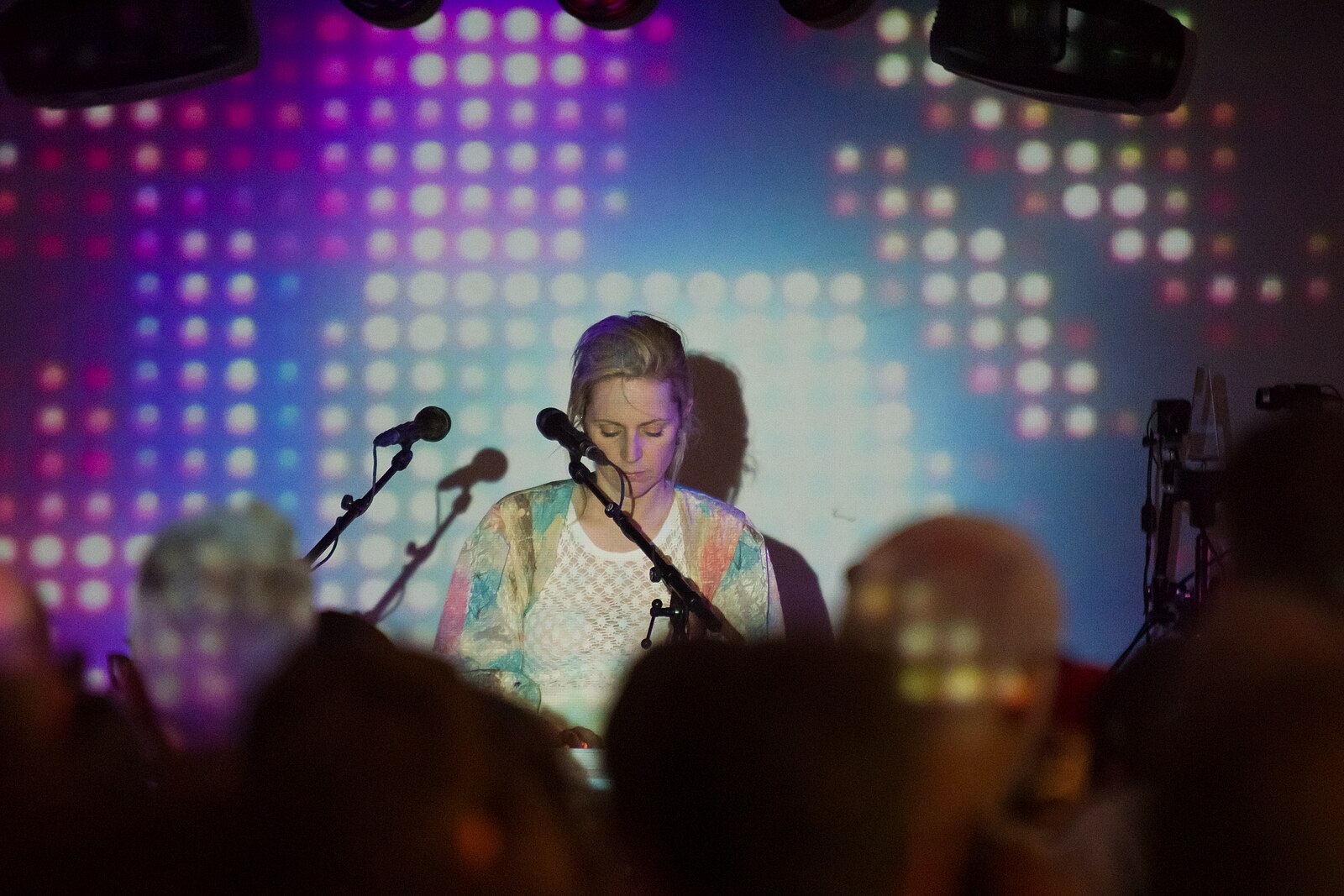 Agnes Obel en la sala de los espejos